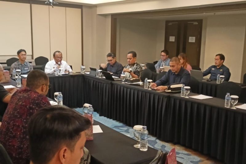 Anggota Komite BPH Migas Abdul Halim saat stakeholder meeting mengenai pendistribusian BBM bersubsidi di Palembang, Sumatera Selatan, Rabu (18/9/2024). ANTARA/HO-Humas BPH Migas