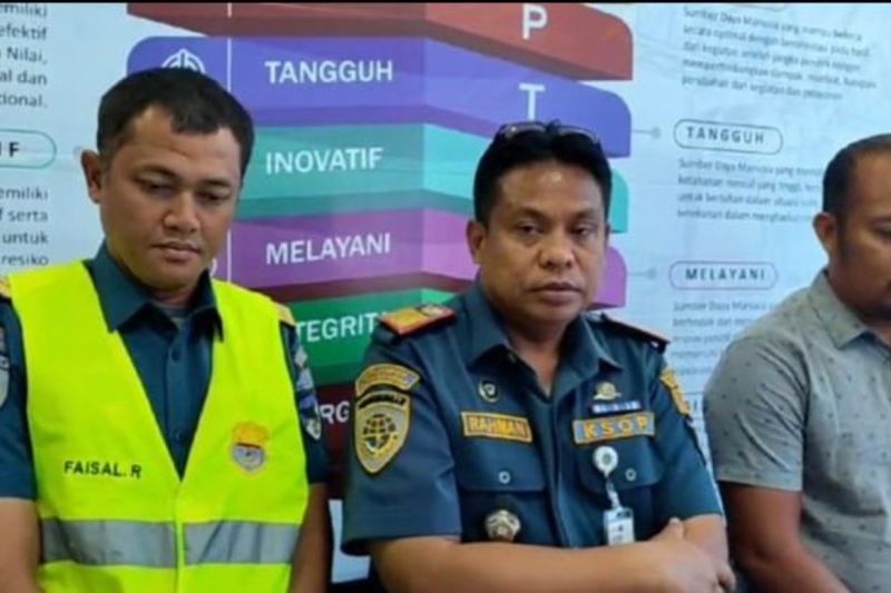 Kapal KM Mekar Teratai Hentikan Pelayaran Setelah Kandas di Wawonii