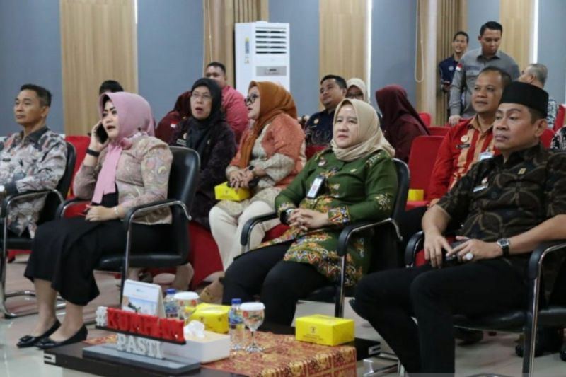 ASN Kemenkumham Sumsel mengikuti peringatan Maulid Nabi Muhammad SAW secara virtual nasional
dari Palembang, Kamis (19/9/2024). (ANTARA/Yudi Abdullah)