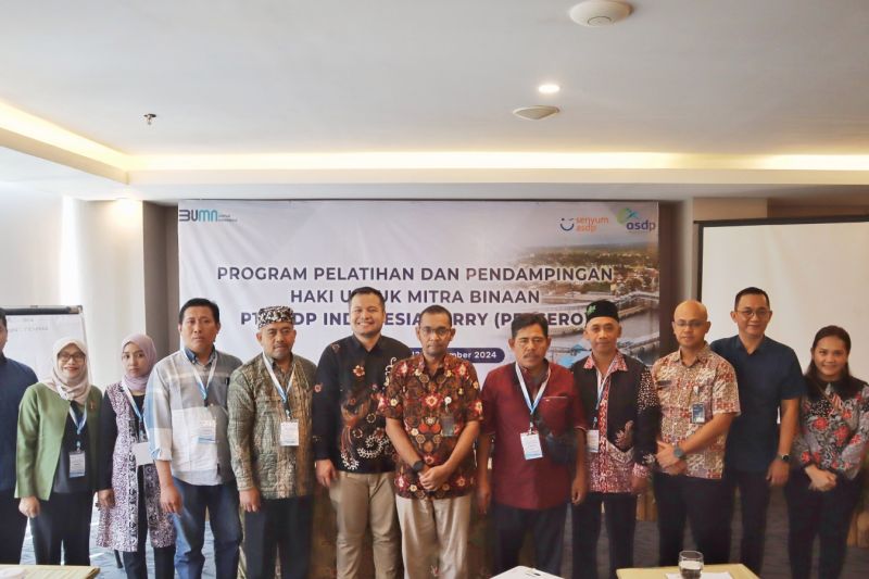 Peserta pelatihan memperkuat daya saing mitra UMKM melalui program pelatihan dan penerbitan Hak Kekayaan Intelektual (HAKI) di Banyuwangi, Jawa Timur. ANTARA/HO-ASDP Indonesia Ferry.