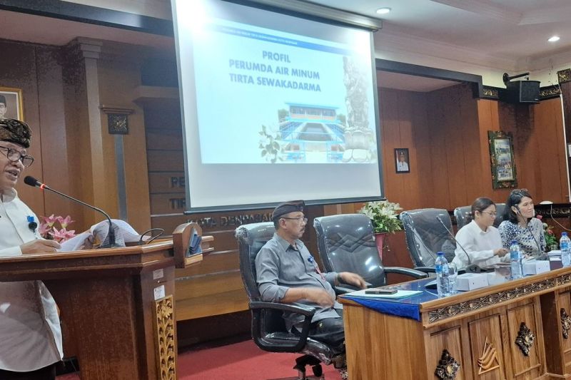 Jajaran Pemerintah Kota (Pemkot) Denpasar menerima Tim Self Assessment Penghargaan Penyelenggaraan Akses Air Minum Aman dari lintas kementerian, di Kantor Perumda Air Minum Tirta Sewakadarma Denpasar, Bali, Kamis (19/9/2024). ANTARA/HO-Humas Pemkot Denpasar