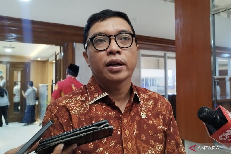 Wakil Ketua Baleg DPR RI Achmad Baidowi di Kompleks Parlemen, Jakarta, Senin (9/9/2024). ANTARA/Bagus Ahmad Rizaldi.