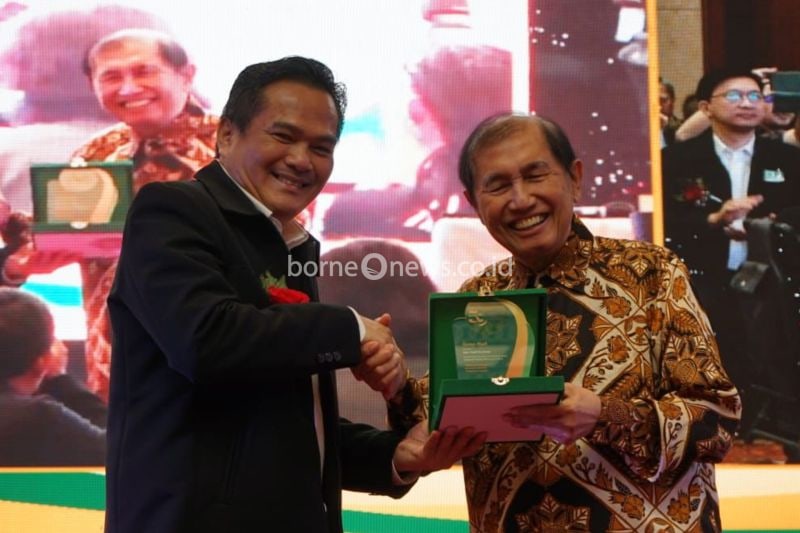Ketua Umum IKPI Vaudy Starworld (kiri) dalam perayaan HUT ke-59 IKPI di salah satu hotel, Mega Kuningan, Jakarta Selatan, Kamis (19/9/2024). ANTARA/HO-IKPI