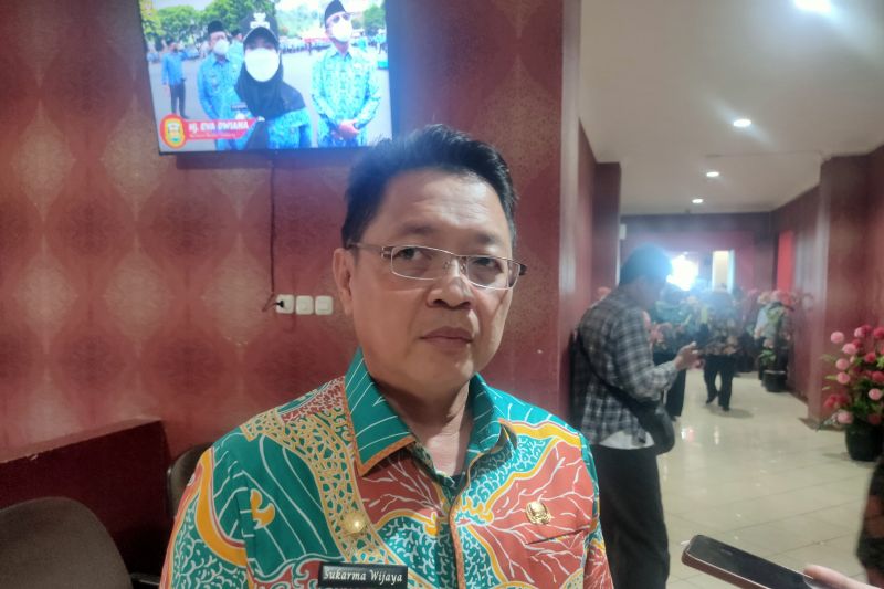 Pelaksana Tugas Asisten 1 Kota Bandarlampung Sukarma Wijaya, saat dimintai keterangan. Bandarlampung, Kamis, (19/9/2024). (ANTARA/Dian Hadiyatna)