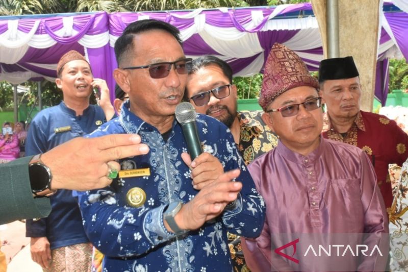 Bupati Belitung Timur Burhanudin (ANTARA/Ahmadi)