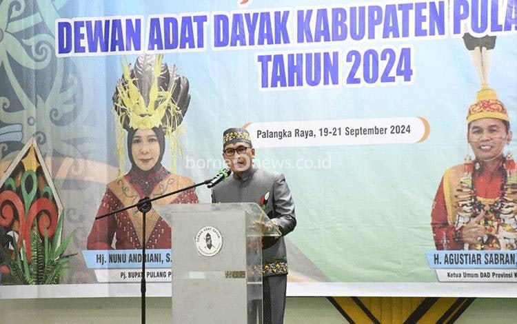 Ketua DAD Kabupaten Pulang Pisau Tony Harisinta saat menymapaikan sambutan (FOTO :RETHA)