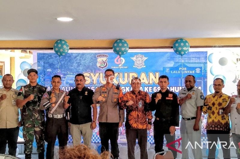Kapolres Biak AKBP Ari Trestiawan pada syukuran HUT Lantas 2024, Jumat (20/9).ANTARA/Muhsidin