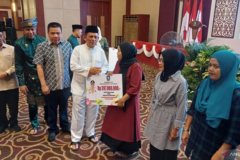 Pemprov Kepri salurkan bantuan usaha bagi 1.965 UMKM di Tanjungpinang