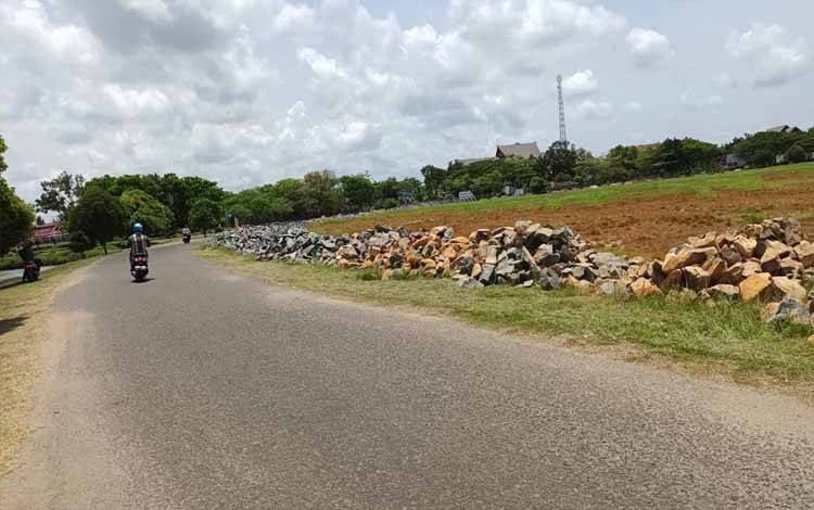Dinas PUPR Seruyan Lakukan Pelebaran Jalan di Kawasan Bundaran III