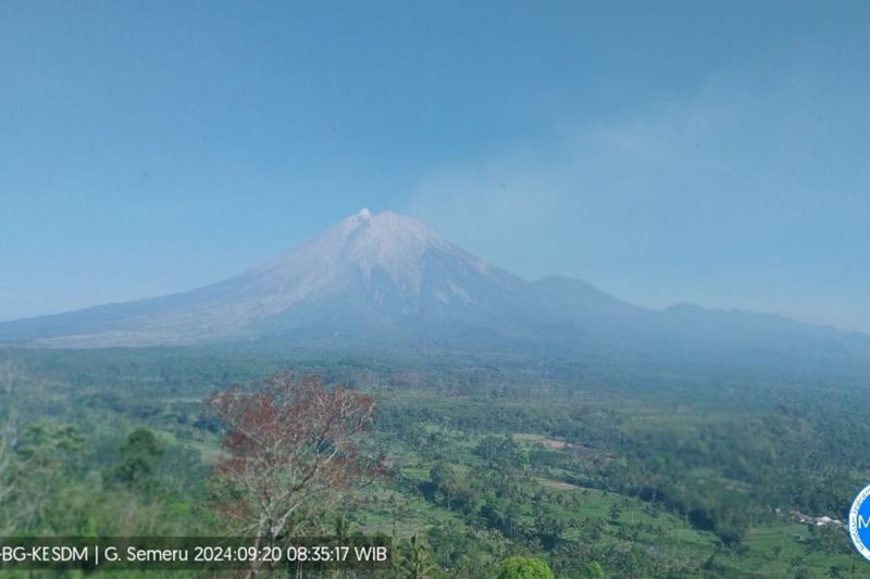 Gunung Semeru erupsi pada Jumat (20/9/2024) pagi pukul 08.35 WIB. ANTARA/HO-PVMBG