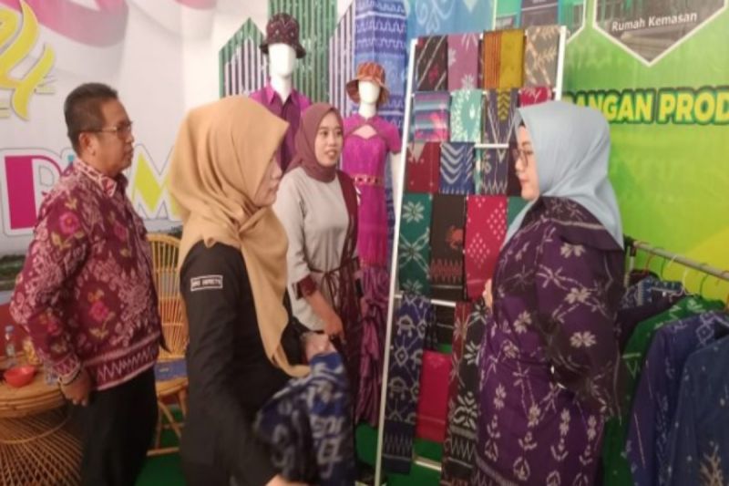 Kalsel Expo 2024, Pemerintah Tanah Bumbu Tampilkan Kain Tenun dan UMKM