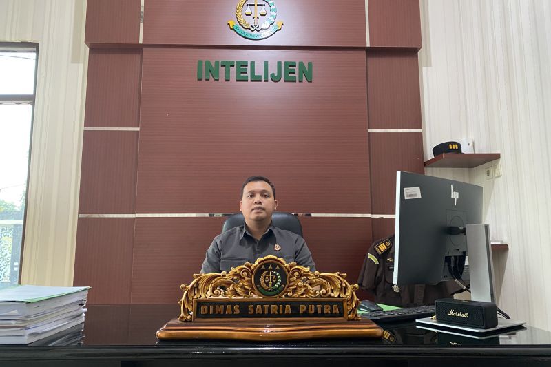 Kasi Intelijen Kejari Balangan Dimas Satria Putra di Balangan, Kalimantan Selatan, beberapa waktu lalu. ANTARA/Ragil Darmawan