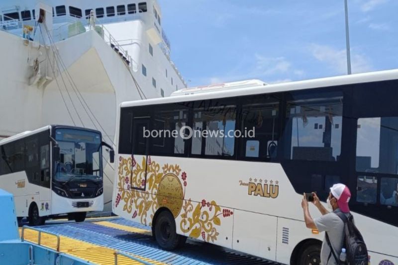 Foto Arsip - Sebanyak 26 unit Bus Trans Palu milik Pemerintah Kota Palu tiba di Pelabuhan Donggala, Kecamatan Banawa, Kabupaten Donggala, Sulteng. ANTARA/MOH SALAM