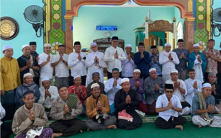 Pj Bupati Kapuas Silaturahmi Dengan Masyarakat Pulau Kupang