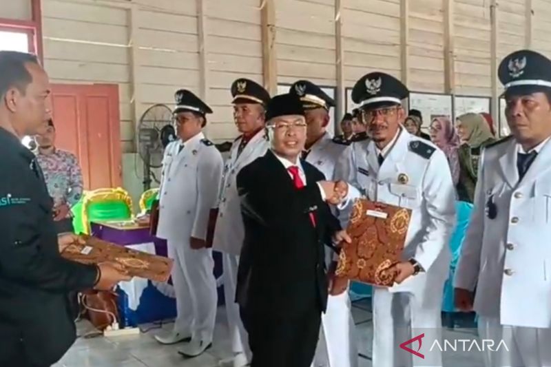 Bupati Mukomuko Kukuhkan 144 Kades dan 742 BPD Perpanjang Jabatan