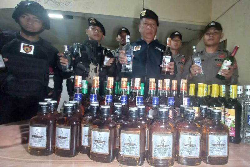 Polres Tasikmalaya Gagalkan Pendistribusian Minuman Keras Impor