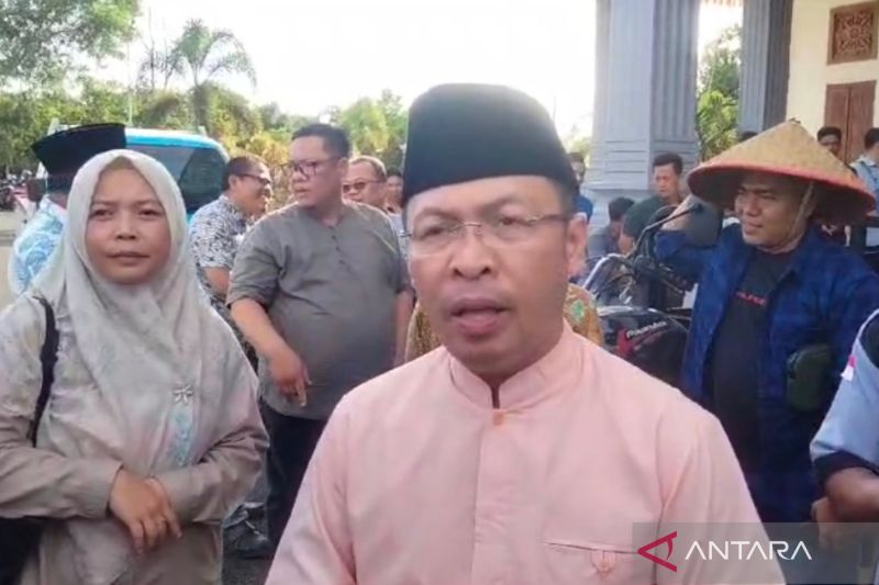 Bupati Mukomuko Berikan Bantuan Sarana Perikanan Tangkap kepada Nelayan