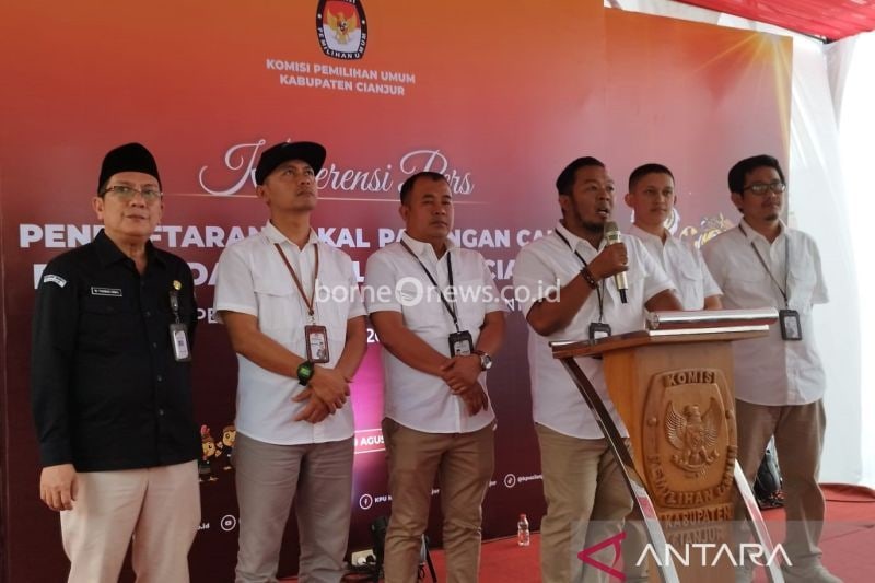 Ketua Komisi Pemilihan Umum Kabupaten Cianjur, Jawa Barat Muchamad Ridwan beserta jajaran komisioner.(ANTARA/Ahmad Fikri). (Ahmad Fikri)