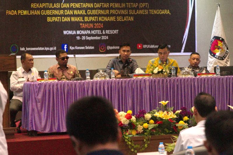 KPU Konsel gelar rapat pleno terbuka rekapitulasi dan penetapan DPT tingkat Konawe Selatan, Jumat. (Antara/HO-KPU Konsel)