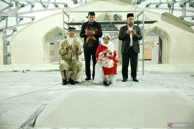 Megawati Soekarnoputri Ziarah ke Makam Imam Al Bukhari di Samarkand