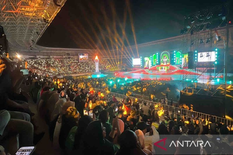 Tribun Stadion Utama Sumut Dipenuhi Warga Menanti Penutupan PON