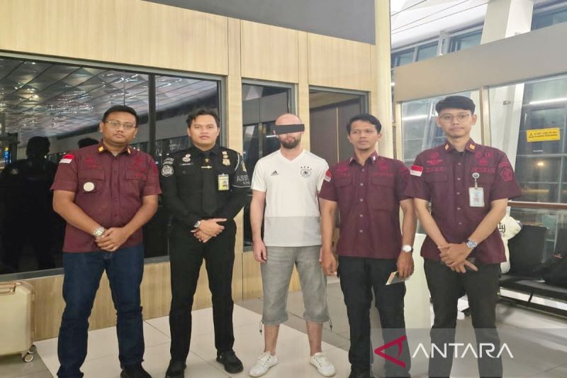 Kemenkumham Kalsel Deportasi WNA Algeria Karena Pelanggaran Visa