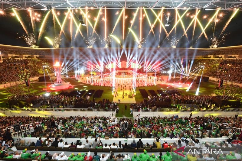 Suasana penutupan PON XXI Aceh-Sumut 2024 di Stadion Utama Sumatera Utara, Sumut Sport Centre, Deli Serdang, Sumatera Utara, Jumat, (20/9/2024). Pekan Olahraga Nasional XXI Aceh-Sumut 2024 resmi berakhir dan Jawa Barat keluar sebagai juara umum dengan mengoleksi 195 medali emas, 163 medali perak, dan 180 medali perunggu. ANTARA FOTO/Nova Wahyudi/agr