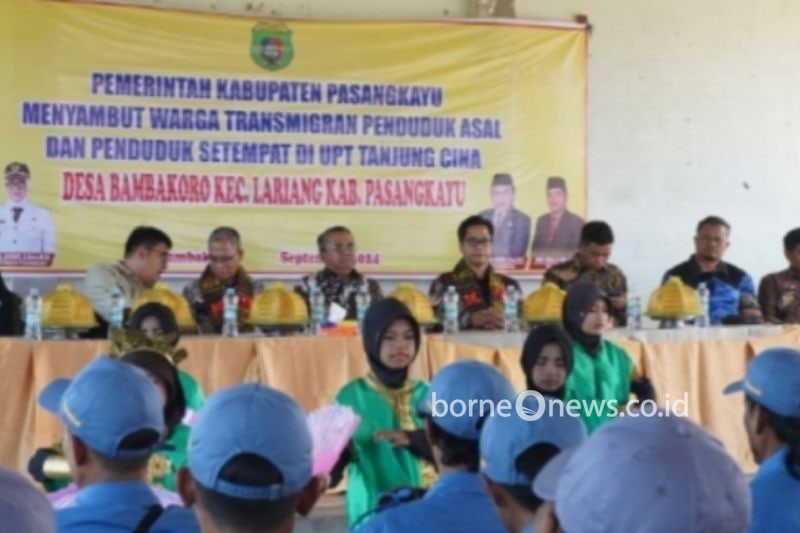 Pemerintah Provinsi Sulawesi Barat (Sulbar) menerima sebanyak 28 kepala keluarga (KK) warga transmigran dari Provinsi Jawa Barat pada tahun ini untuk ditempatkan di Kabupaten Pasangkayu dan Kabupaten Mamuju Tengah, Jumat (20/9/2024) ANTARA Foto/HO Humas Pemprov Sulbar