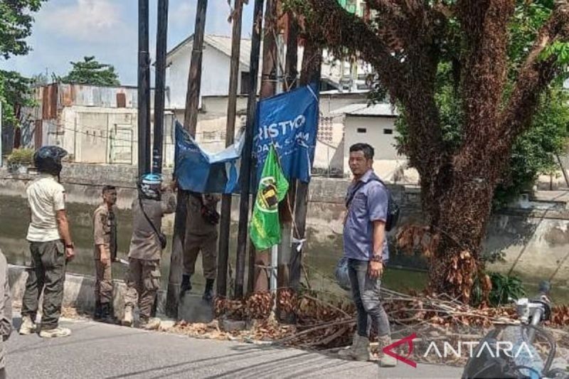 KPU dan Pemkot Pangkalpinang Tertibkan Pemasangan APK di Pohon