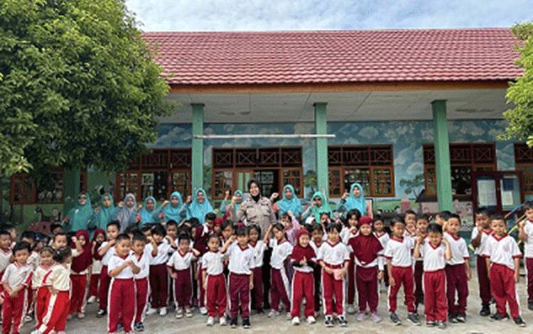 Sosialisasi Pencegahan Bullying di Sekolah oleh Polres Seruyan dan DP3AP2KB