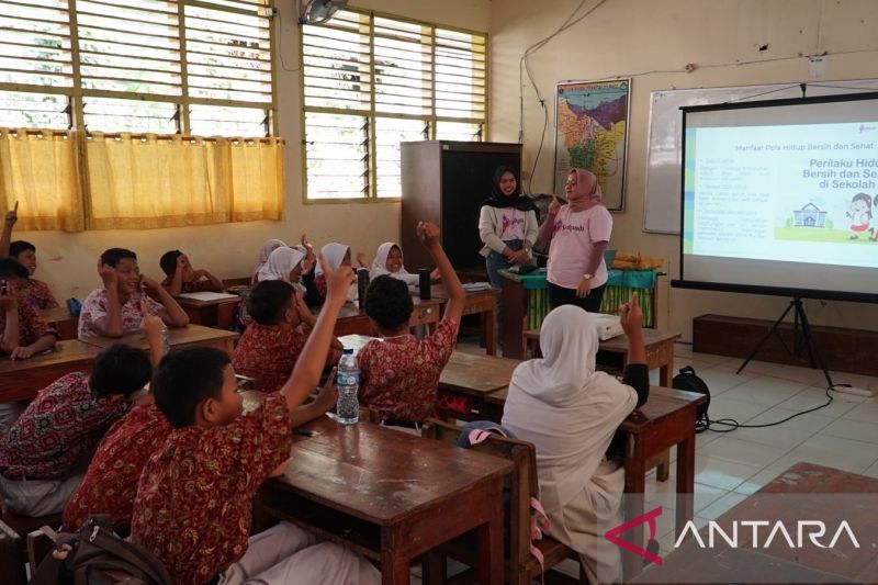 BUMD PT JIEP Bagikan Buku dan Fasilitas Perpustakaan untuk Siswa