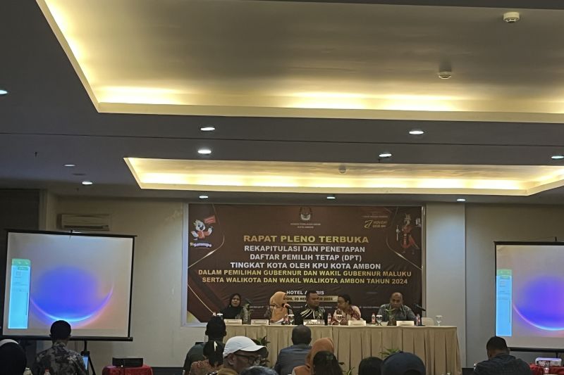 Komisi Pemilihan Umum (KPU) Kota Ambon melaksanakan rapat pleno terbuka rekapitulasi Daftar Pemilih Tetap pada Pemilu 2024, di Ambon, Sabtu (21/9). ANTARA/Penina F Mayaut.