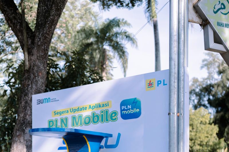 PLN Resmikan SPKLU Pertama di Kota Metro untuk Kendaraan Listrik
