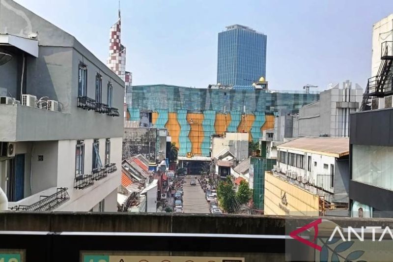 Salah satu mal di kawasan Kebayoran Baru. Perubahan yang terjadi ke depan tidak hanya terjadi di bidang ekonomi tetapi juga sosial dan politik. Semua itu harus bisa diantisipasi untuk menjaga keberlangsungan bisnis. ANTARA Ganet Dirgantoro