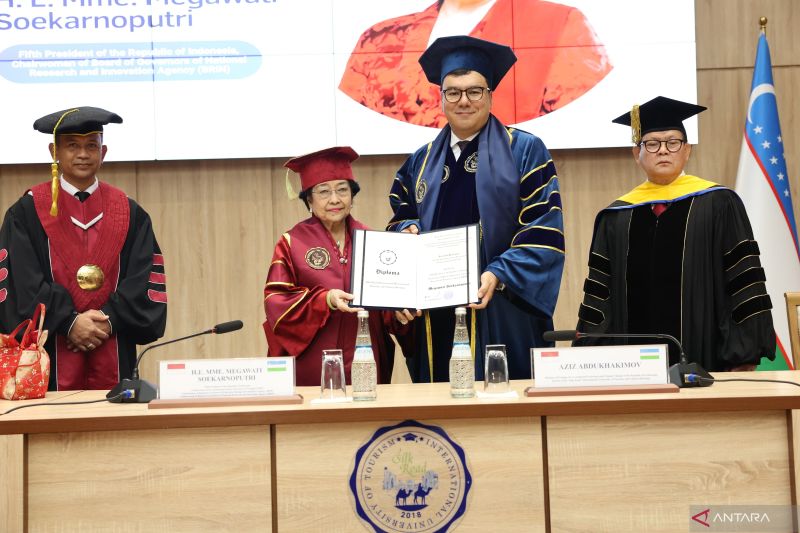 Megawati Soekarnoputri Terima Gelar Profesor Kehormatan di Uzbekistan