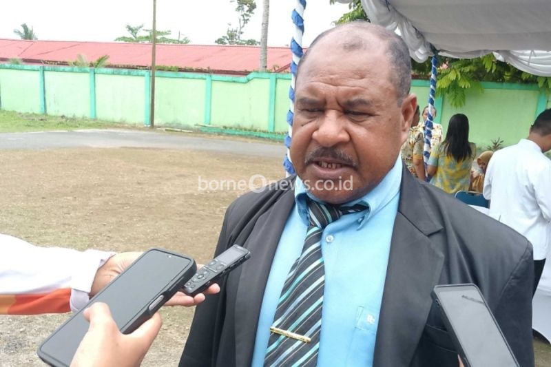 Ketua Forum Kerukunan Umat Beragama Kabupaten Biak Numfor Pendeta Mikael Kapissa S.Th.ANTARA/Muhsidin