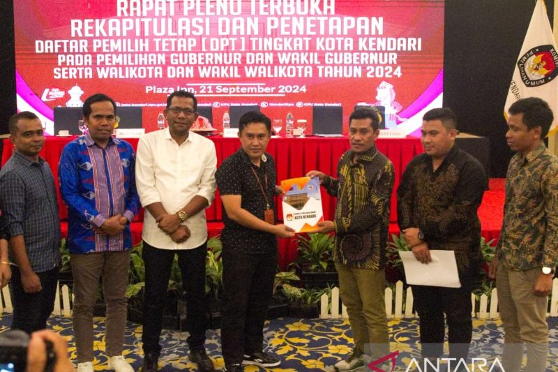 KPU Kota Kendari, Sultra menetapkan daftar pemilihan tetap (DPT) pada pemilihan kepala daerah (Pilkada) 2024 di Kota Kendari sebanyak 238.683 jiwa. (Antara/Azis Senong)