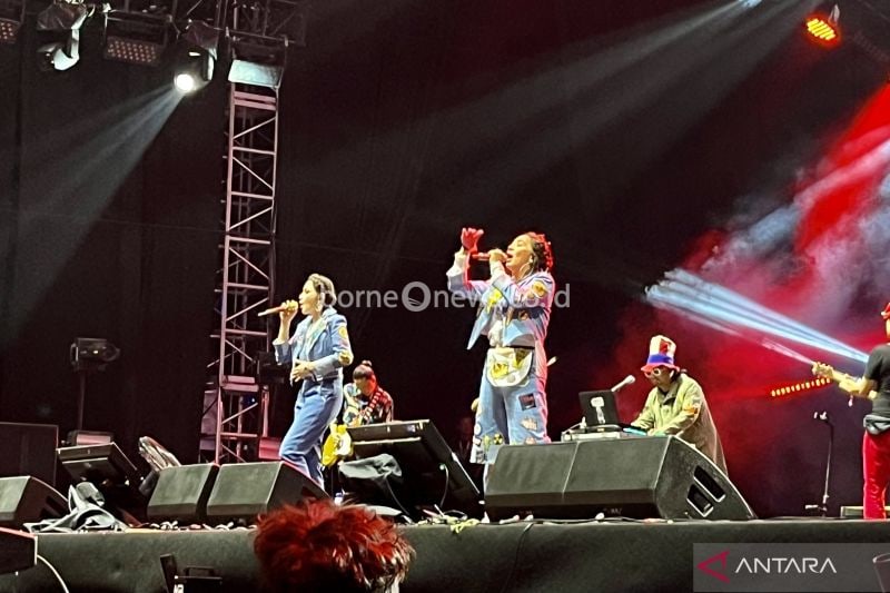 Duo Maia Bawakan Nostalgia Musik di Pestapora 2024