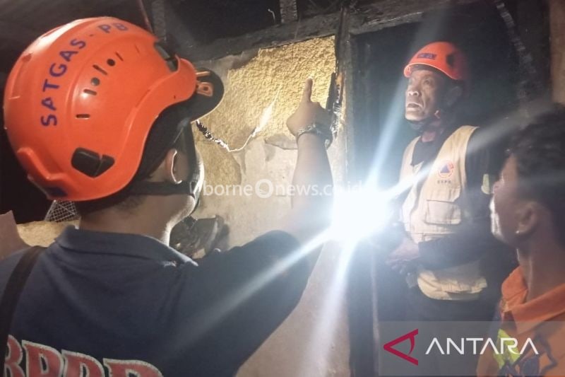 Petugas Pemadam Kebakaran Sukabumi Tangani Tiga Kebakaran Serentak