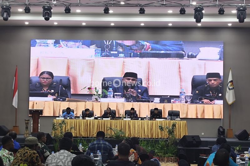 KPU Kota Sorong menggelar rapat pleno penetapan DPT Pilkada 2024 di Hotel Vega, Jumat (21/9/2024). ANTARA/Yuvensius Lasa Banafanu