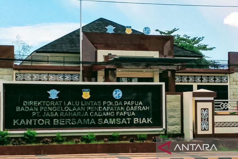 Kantor bersama Samsat Biak Numfor, Papua di Jalan Ahmad Yani Distrik Biak Kota. ANTARA/Muhsidin
