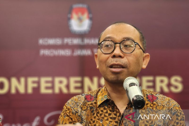 Anggota KPU Provinsi Jawa Tengah Paulus Widiyantoro. ANTARA/I.C. Senjaya