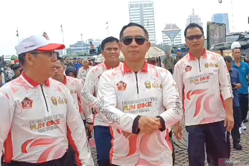 Presiden Jokowi Kagumi Alutsista Dalam Negeri di HUT TNI Ke-79