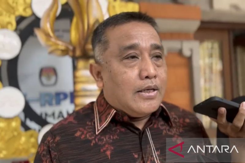 Ketua KPU Provinsi Bali I Dewa Agung Gede Lidartawan bahas soal "green election" di Denpasar, Minggu (22/9/2024). ANTARA/Ni Putu Putri Muliantari