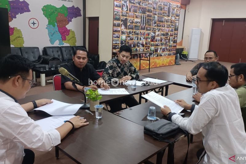 Komisi Pemilihan Umum (KPU) Kabupaten Tangerang secara resmi menetapkan tiga pasangan calon atau peserta Pemilihan Bupati dan Wakil Bupati Tangerang 2024 di Tangerang, Banten, Minggu (22/9/2024. ANTARA/Azmi