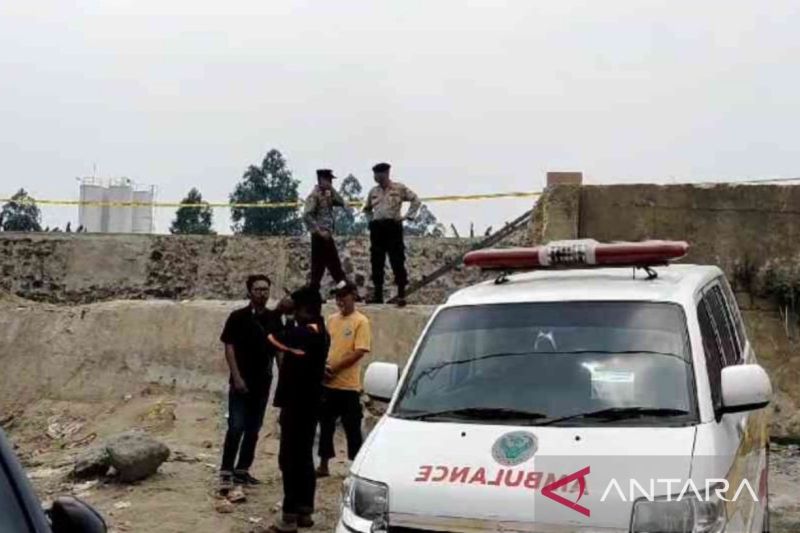 Tim SAR Evakuasi Tujuh Jasad Remaja di Kali Bekasi
