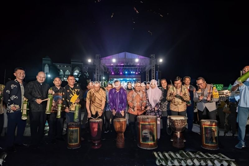 Bupati Banggai Amirudin Tamoreka menghadiri penutupan BGE 2024 di Banggai, Sabtu (21/9/2024). (ANTARA/HO-DKISP Banggai)