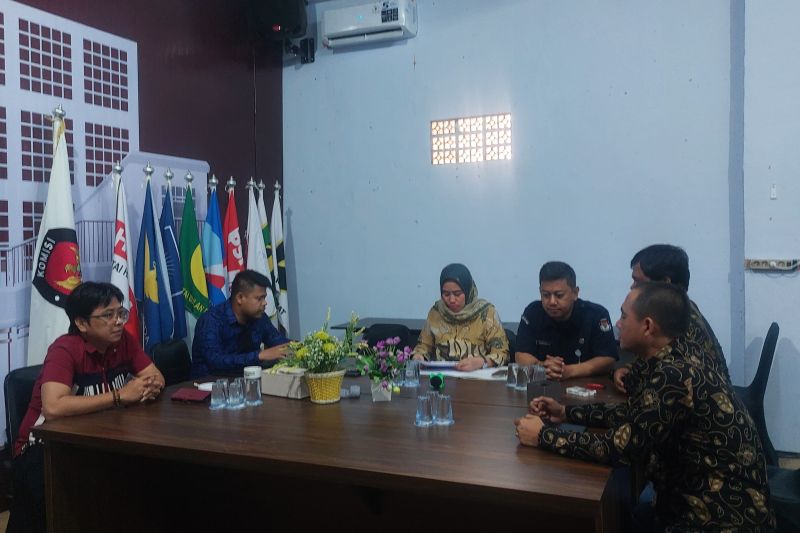 Komisi Pemilihan Umum (KPU) Kabupaten Lebak resmi menetapkan tiga pasangan calon (paslon) calon bupati dan calon wakil bupati (cawabup) maju dalam kontestasi Pemilihan Kepala Daerah (Pilkada) 2024, di Lebak, Banten, Minguu (22/9/2024). ANTARA/HO-KPU Lebak