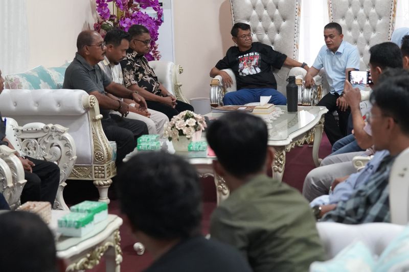 Wali Kota Palu Fasilitasi Warga Temui Gubernur Bahas Tambang