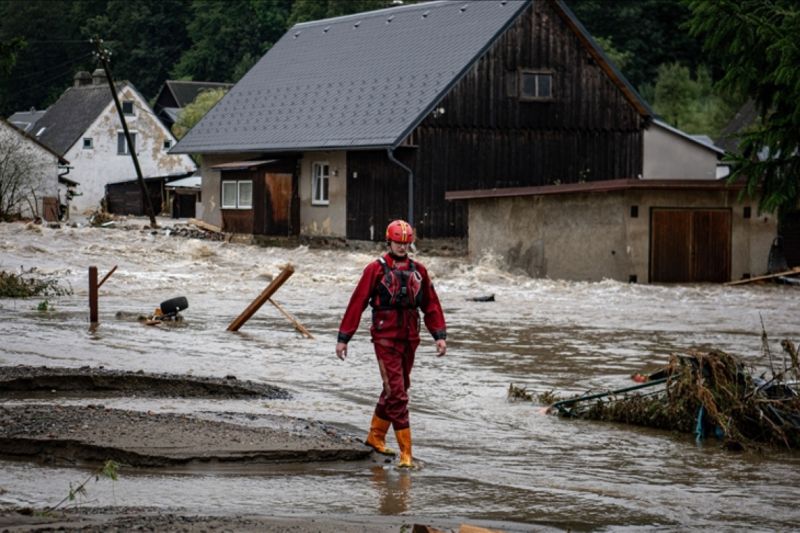 Banjir melanda negara-negara di Eropa Tengah. (ANTARA/Anadolu/py)